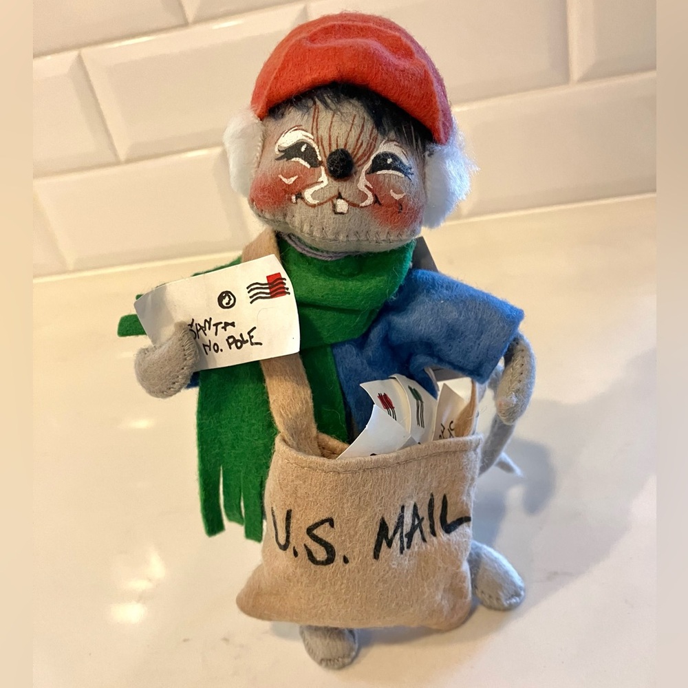 Vintage Annalee 7” Mouse Mailman with Mailbag and Letters (item code #7752 prod
